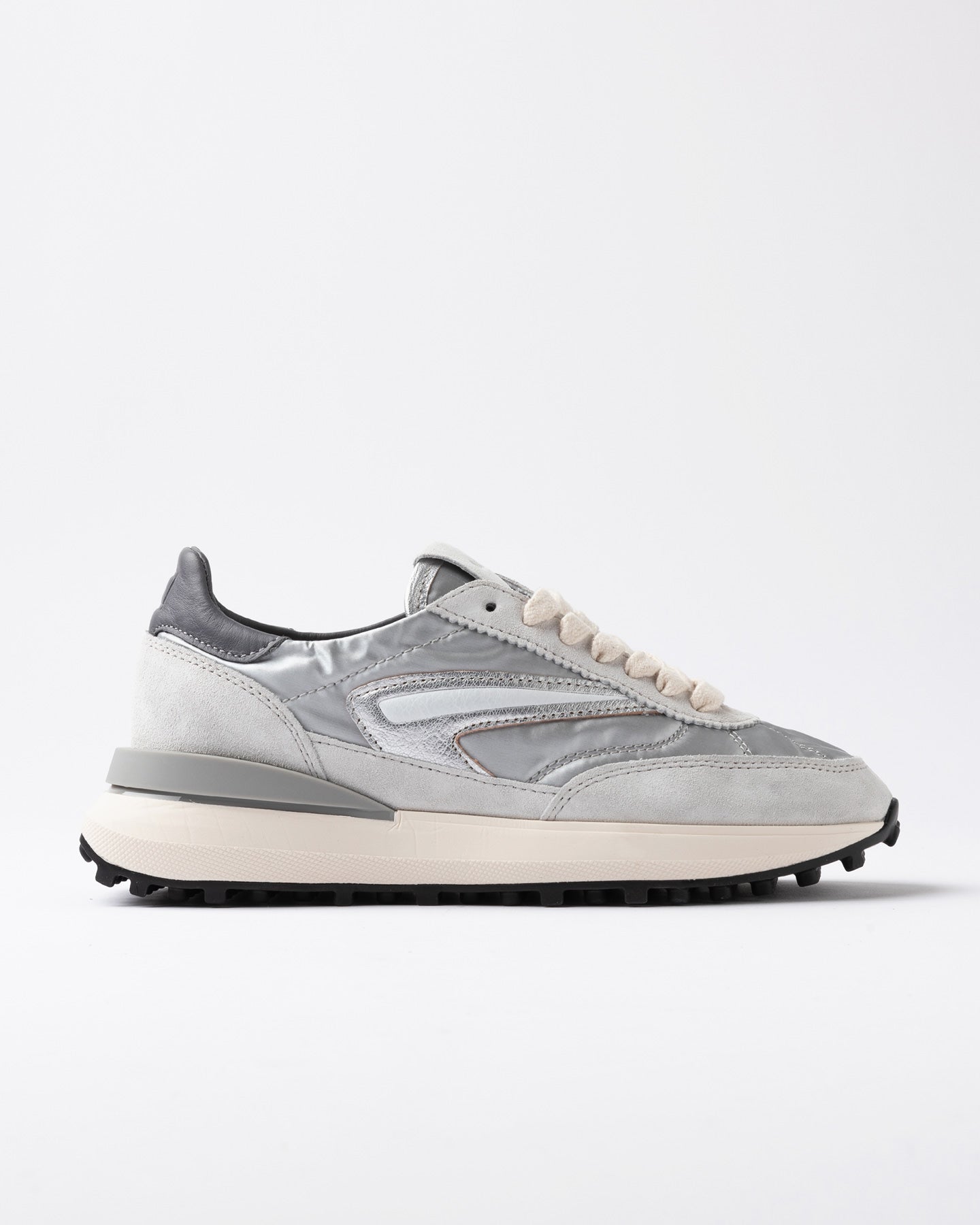 D.A.T.E ATHLETA LAMINATED SILVER