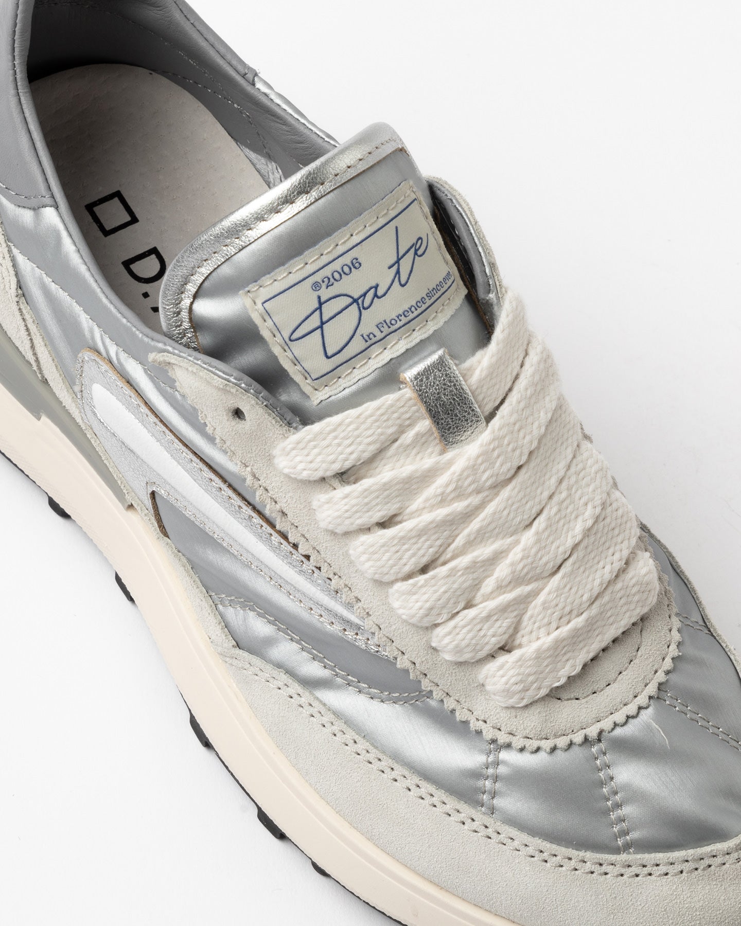 D.A.T.E ATHLETA LAMINATED SILVER